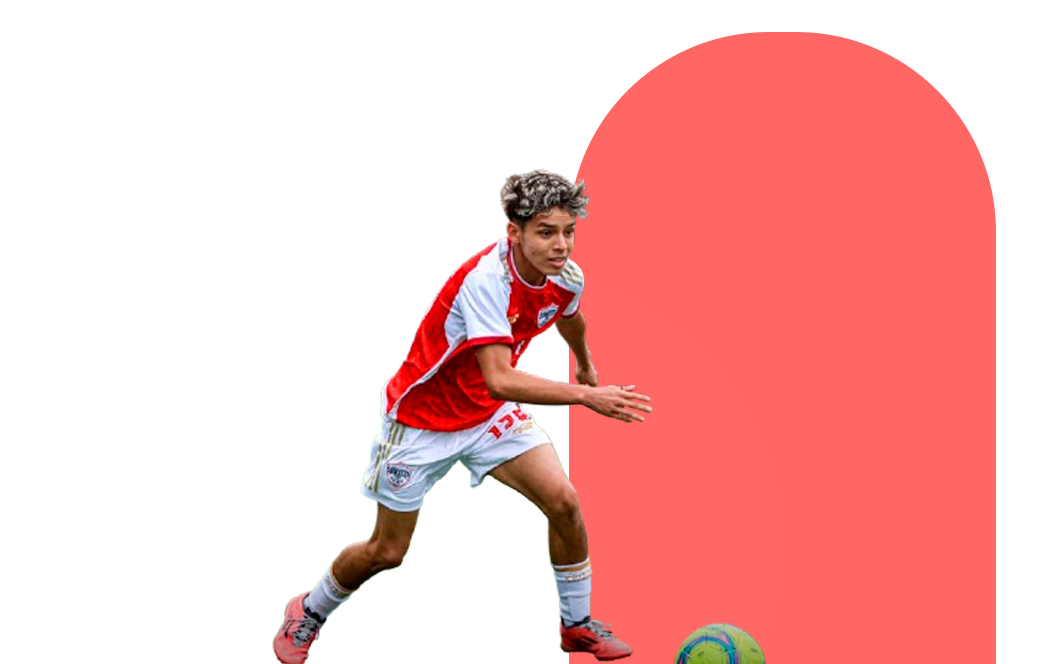 Futbolista en acción durante prueba de alto rendimiento